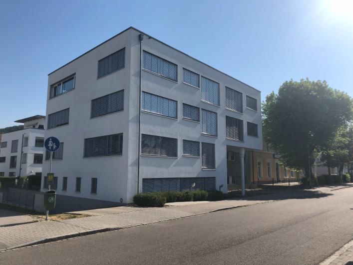 Charmante, möblierte 3 - Zimmer - Wohnung im zweiten Obergeschoss